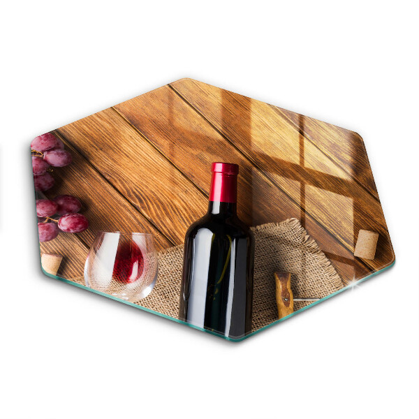 Tocător de bucătărie în formă de hexagon O sticlă de vin roșu