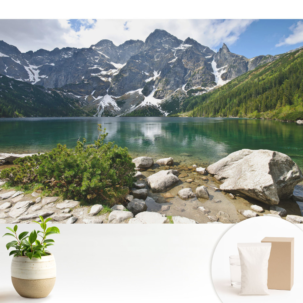 Munții reflectați în lac