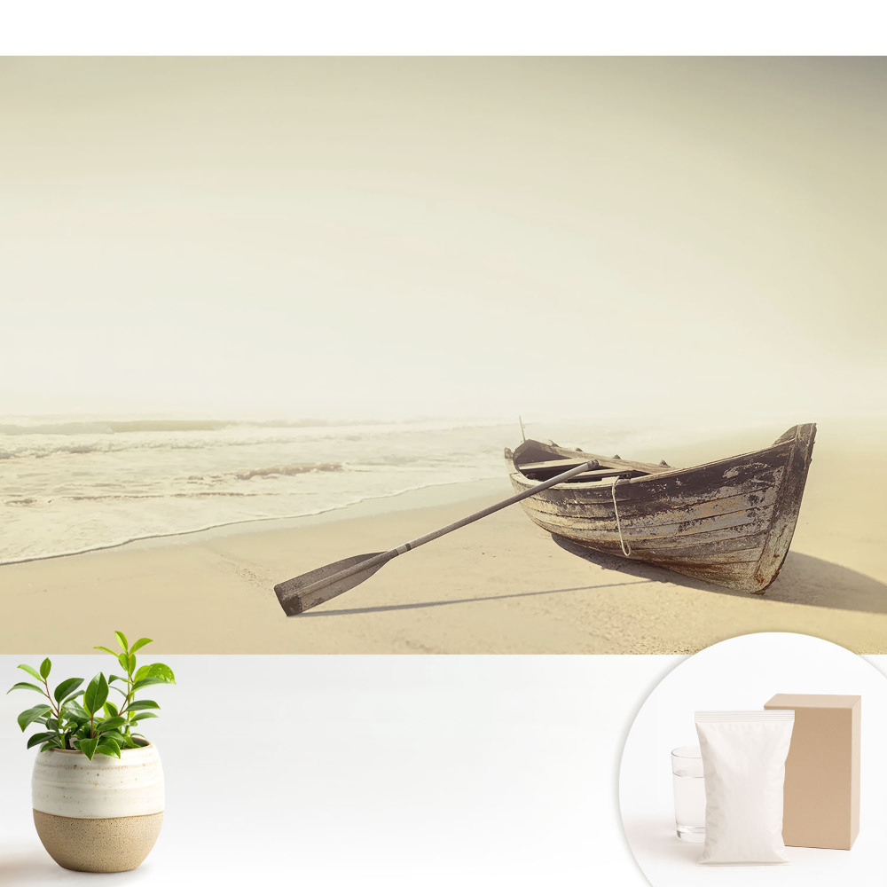 O barcă liniștită pe plajă