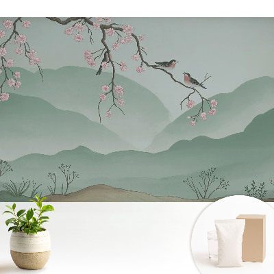 Flori și păsări pe fundalul dealurilor