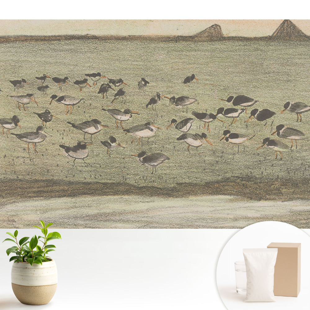 Păsări în pajiște într-o compoziție armonioasă