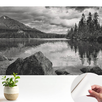 Peisaj montan cu lac și copaci