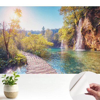 Peisaj liniștit cu lacuri și cascade