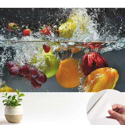 Fructe colorate într-o explozie de apă