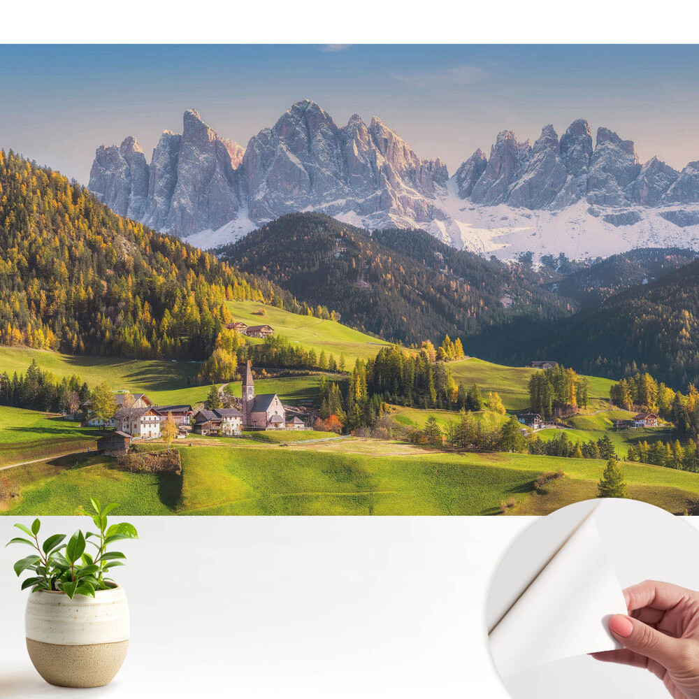 Un sat de munte cu un peisaj pitoresc