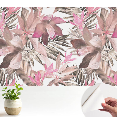 Model armonios cu flori exotice în nuanțe pastelate