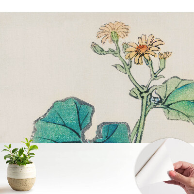 O floare delicată pe un fundal de frunze verzi