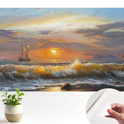 O navă cu pânze pe mare la apus