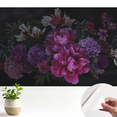 Flori romantice pe un fundal întunecat