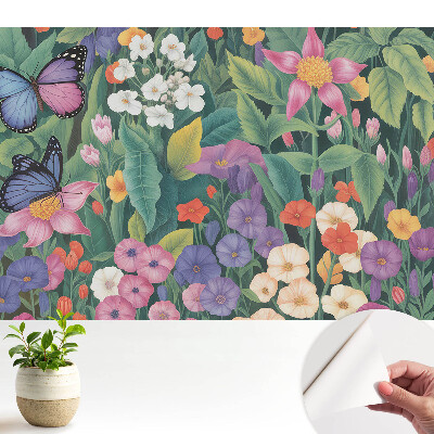 O pajiște colorată, plină de flori și fluturi.