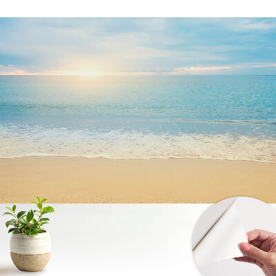 Armonie însorită a mării pe plajă, dimineață însorită