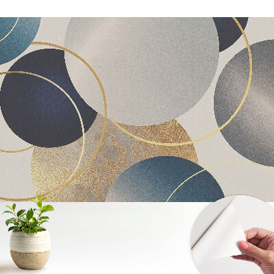 Motive geometrice circulare în tonuri gri-albastrui.