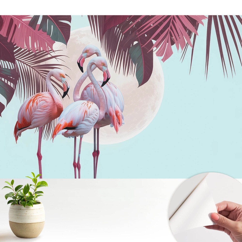 Flamingi colorați într-un cadru tropical