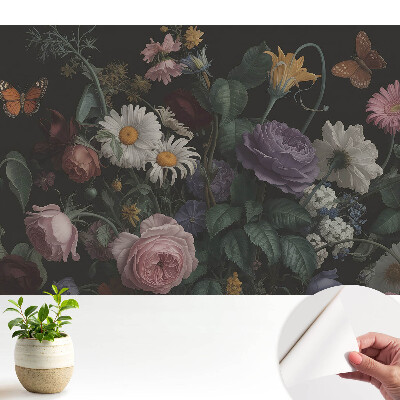 Buchet floral cu fluturi pe fundal închis