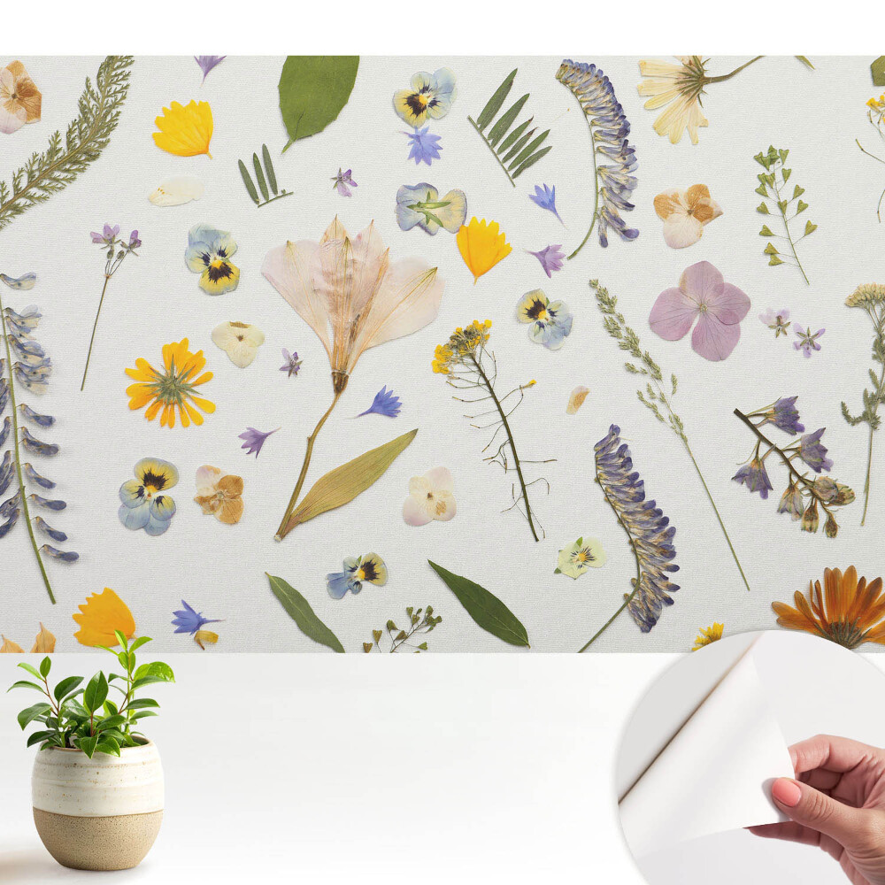 Flori uscate pe pânză albă