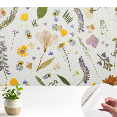 Flori uscate pe pânză albă