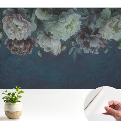 Flori pe fundal întunecat