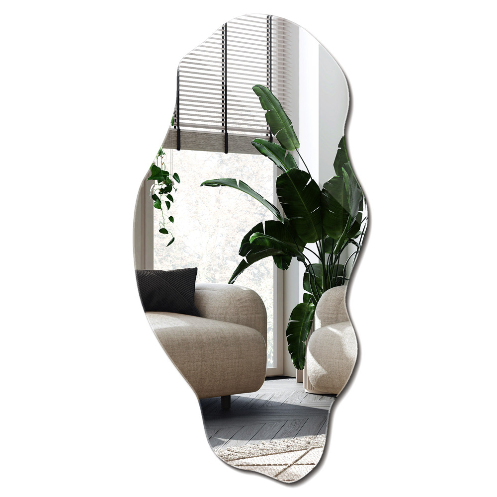 Oglinda forma neregulata modernă la baia din sufragerie