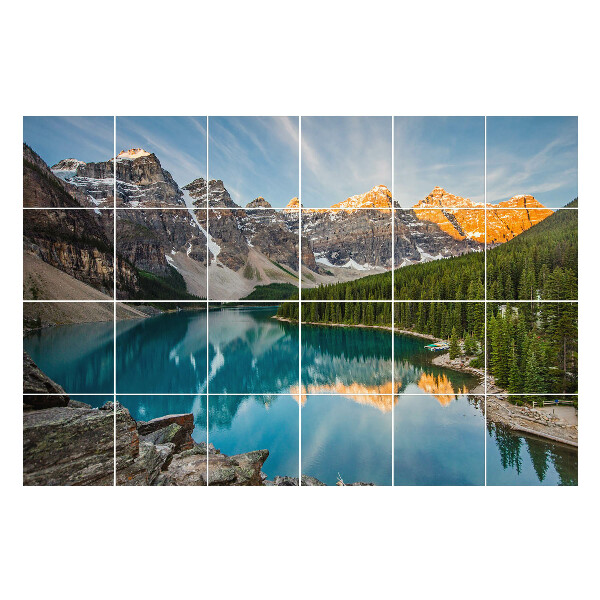 Autocolante pentru gresie Peisaj montan cu un lac