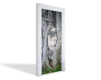 Autocolant pentru uși Cap de Buddha într-un copac