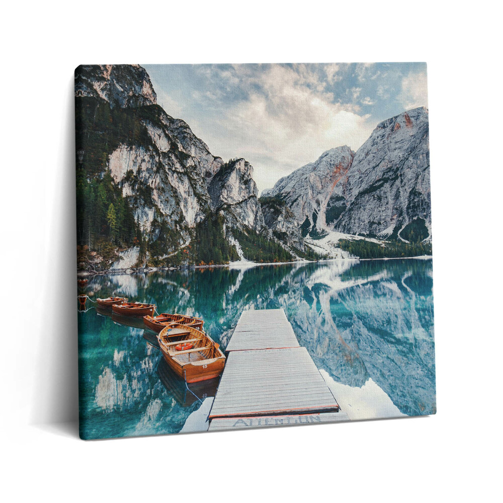 Tablou pe pânză canvas 60x60 O barcă pe un lac din munți