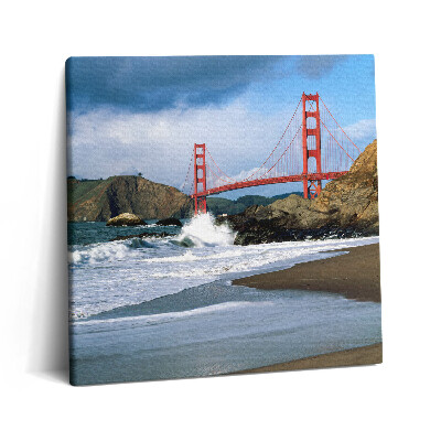 Tablou pe pânză canvas 60x60 Valuri pe malul mării și podul roșu