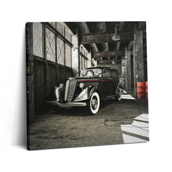 Tablou pe pânză canvas 60x60 Mașină clasică într-o fabrică veche