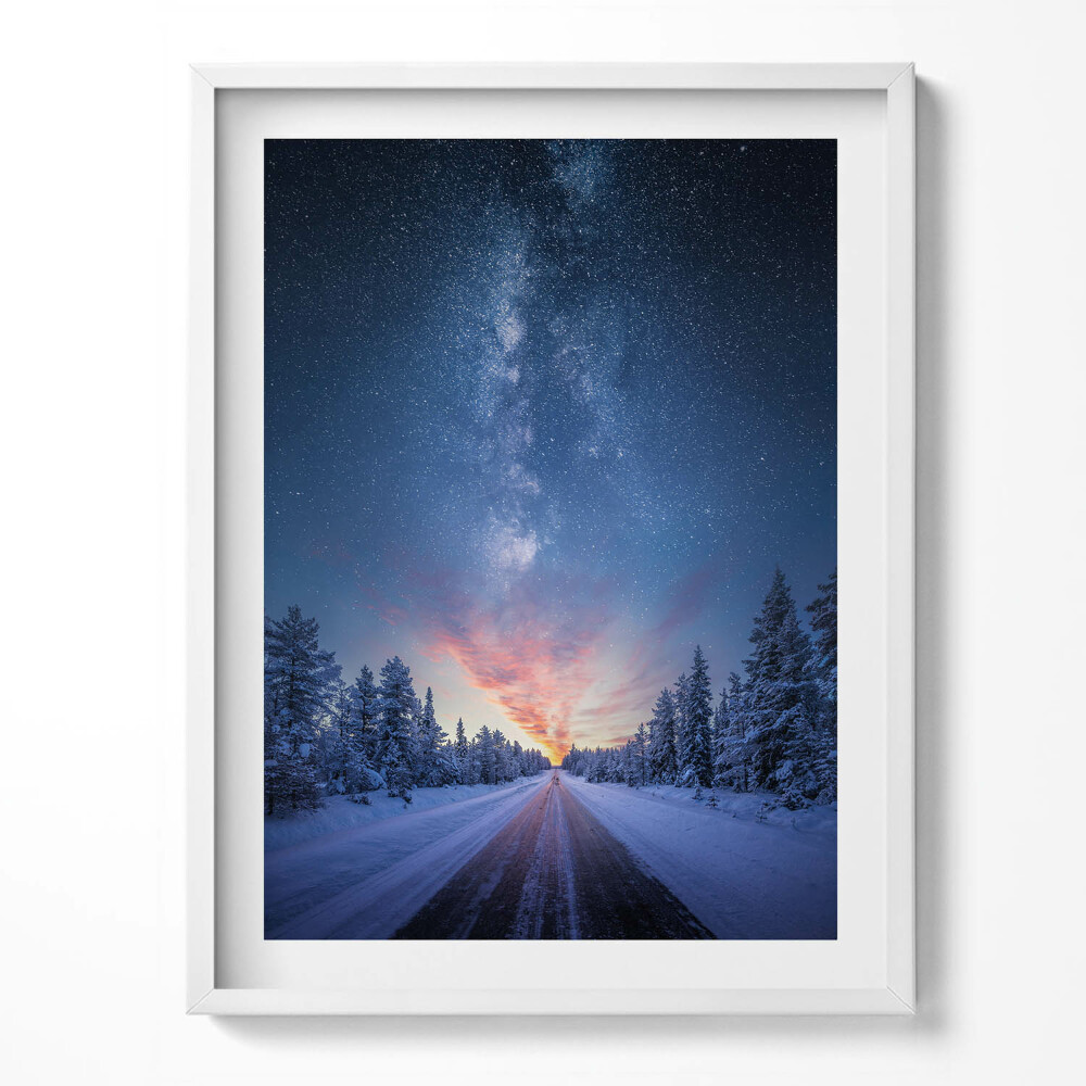 Tablou living cu rama Peisaj - drum de iarnă și cer înstelat