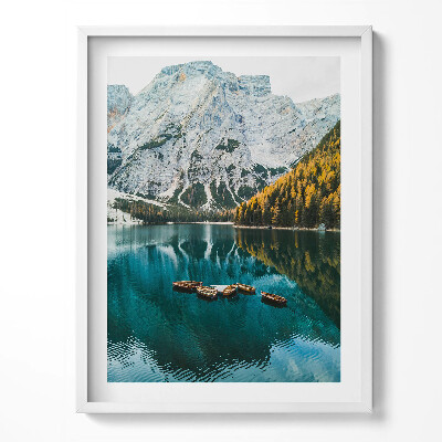 Tablou living cu rama Peisaj al unui lac de munte și al bărcilor