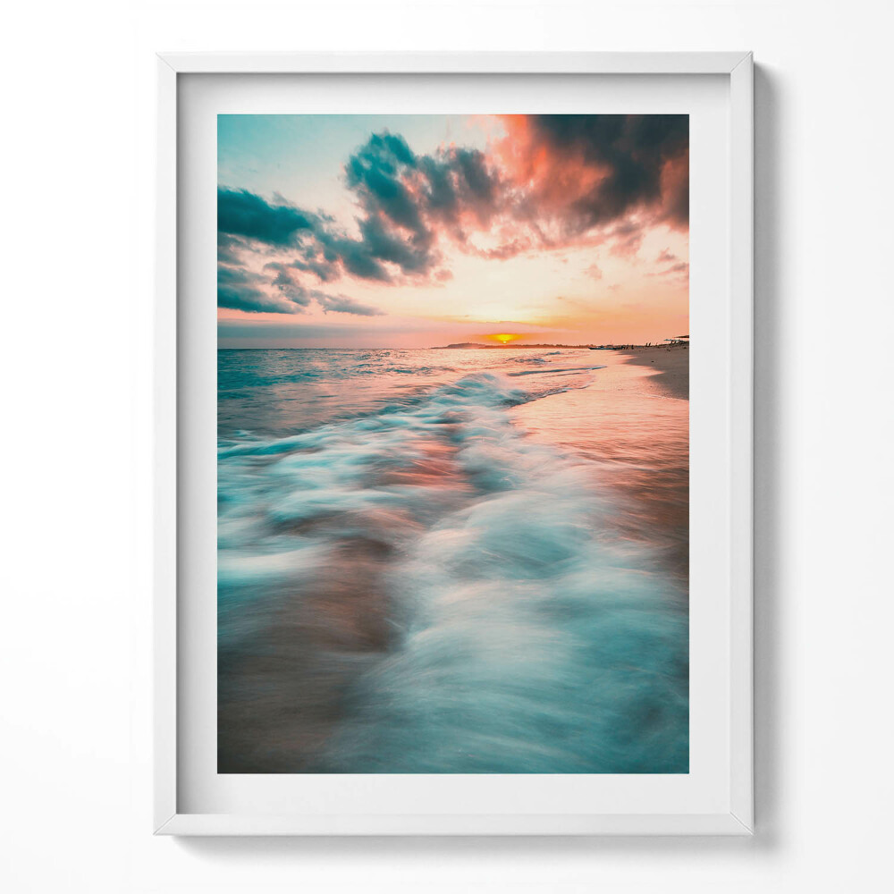 Tablou living cu rama Apus de soare romantic peste valurile mării