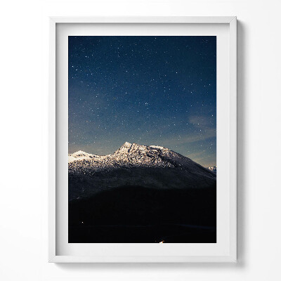 Tablou living cu rama Peisaj al unui munte pe fundalul cerului înstelat