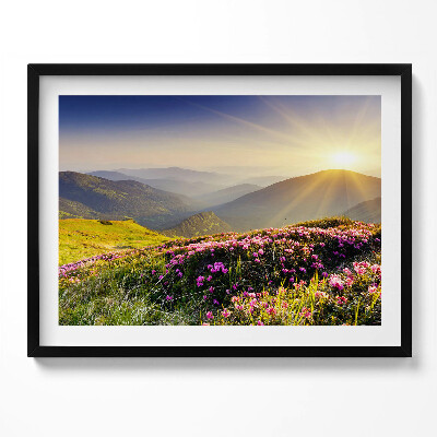 Tablou living cu rama Munți și o pajiște cu flori