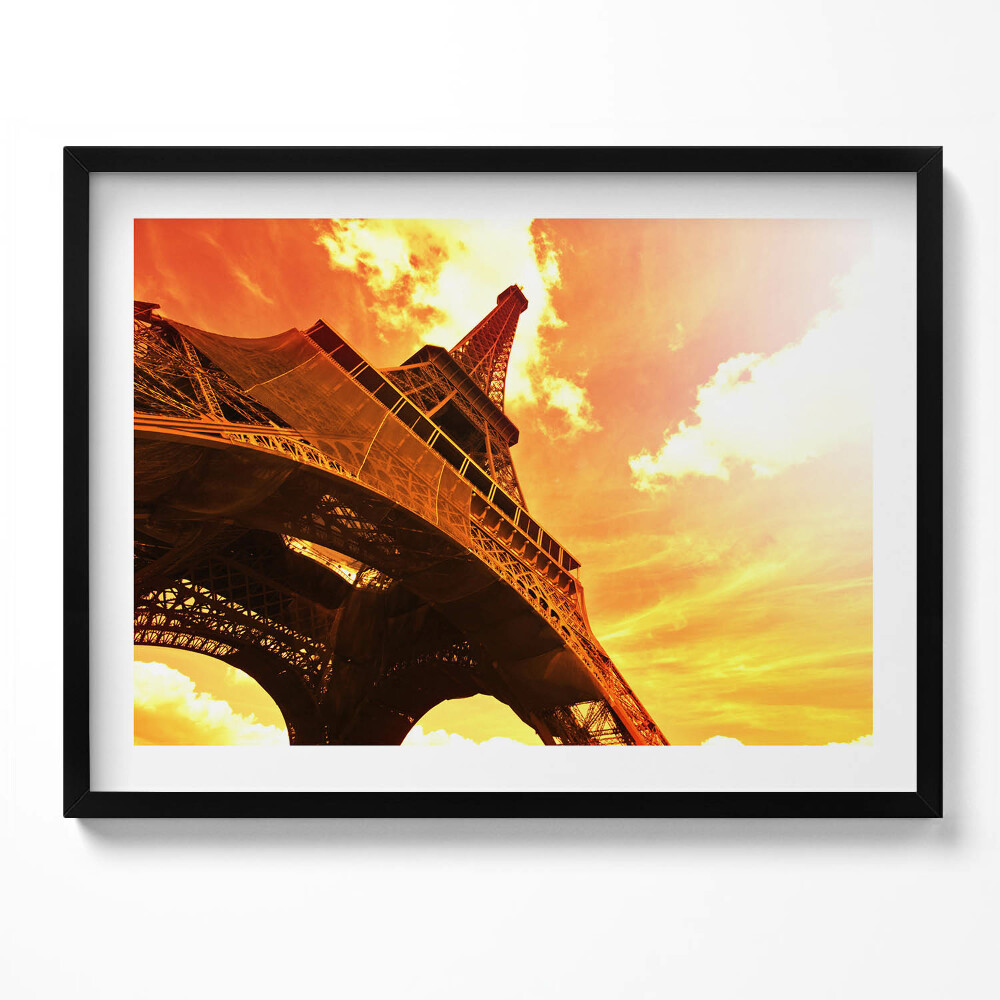 Tablou living cu rama Atracția Turnului Eiffel din Paris