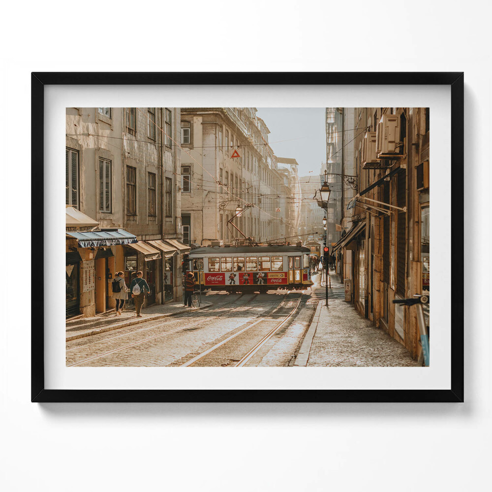 Tablou living cu rama Vedere a Lisabonei și a tramvaiului