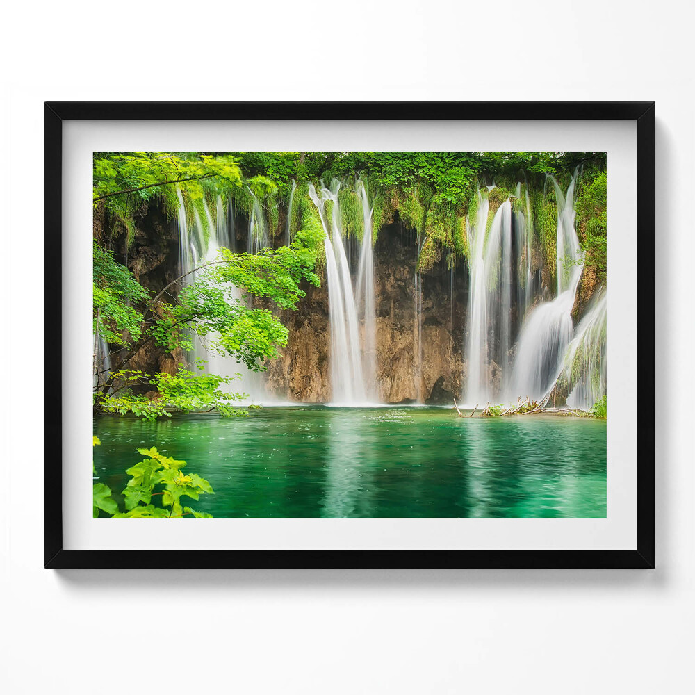 Tablou rama Natură - lac cascadă și vegetație