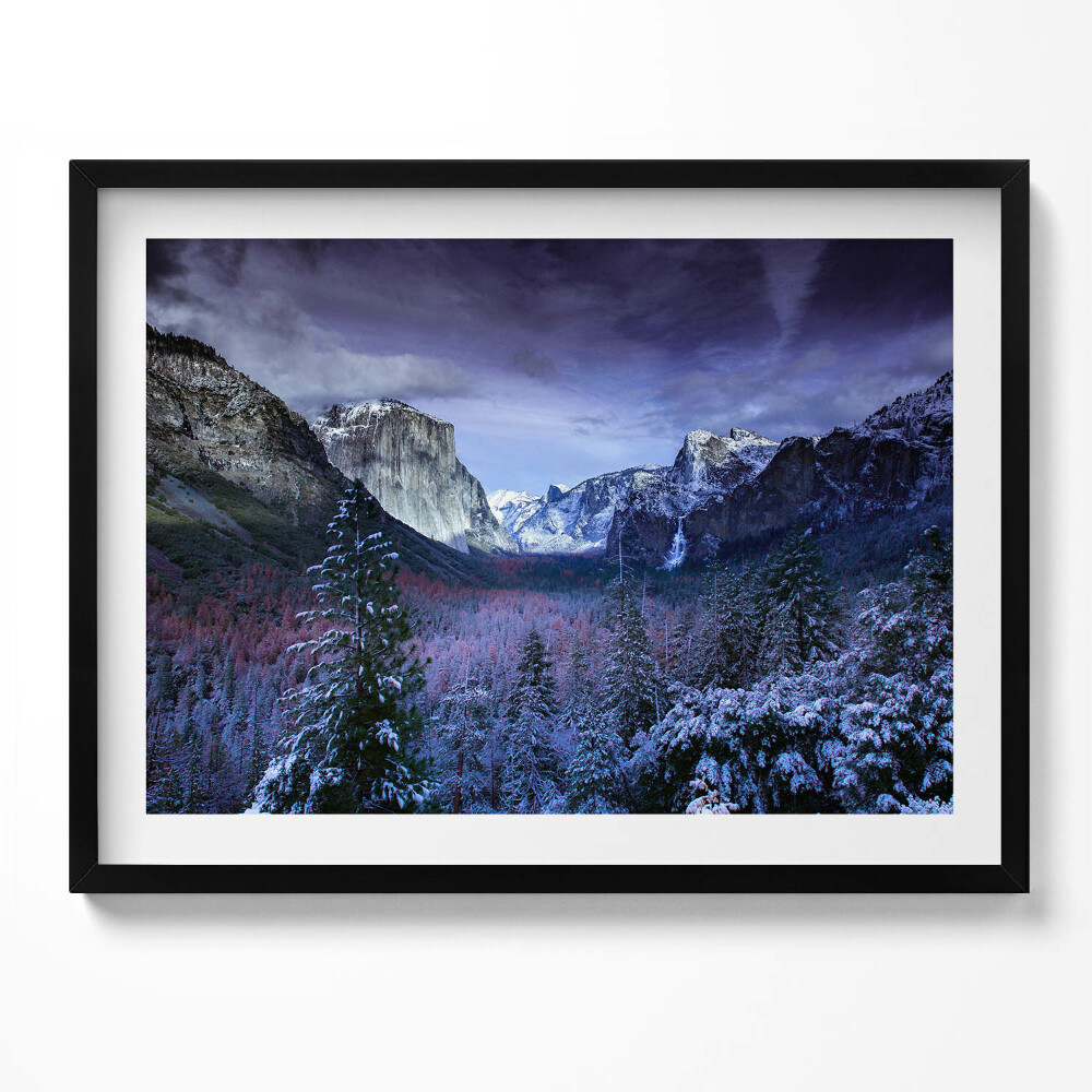 Tablou rama Peisaj de iarnă cu munți și păduri