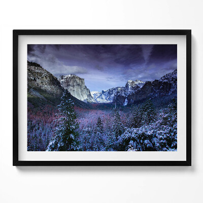 Tablou rama Peisaj de iarnă cu munți și păduri