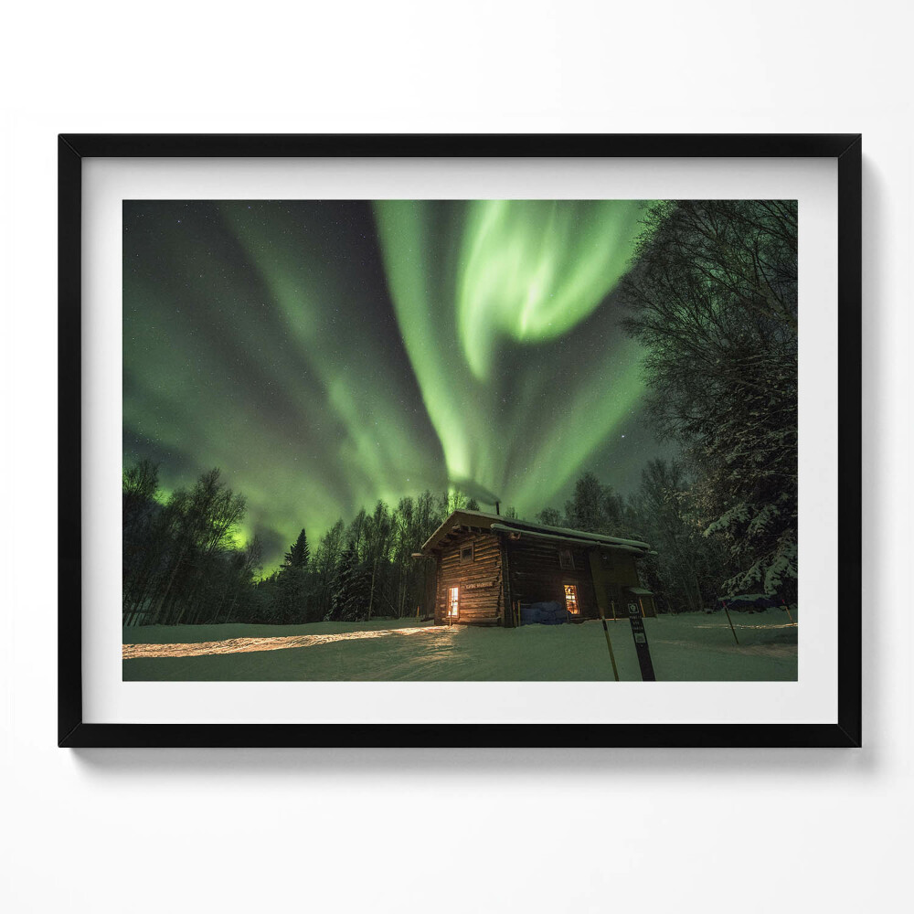 Tablou rama Aurora boreală și o căsuță în pădure