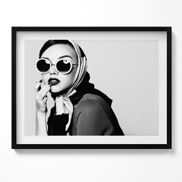Tablou rama Portret alb-negru al unei femei într-un stil glamour