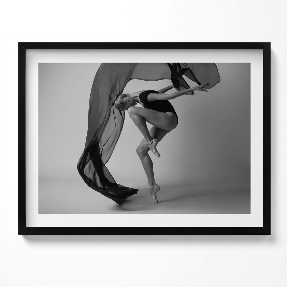 Tablou living cu rama O fotografie cu o dansatoare care dansează