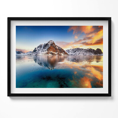 Tablou living cu rama Peisaj frumos cu apă și munți seara