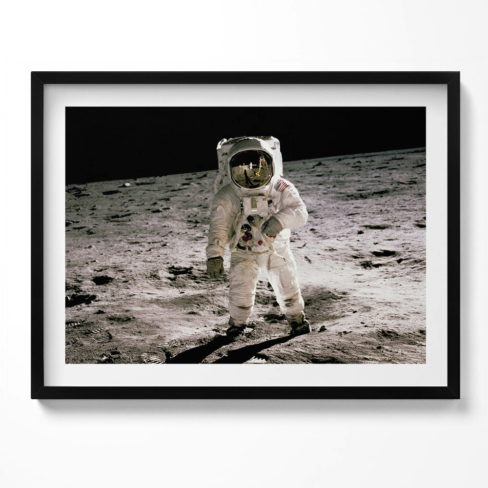 Tablou living cu rama Primul om pe Lună - Fotografie NASA