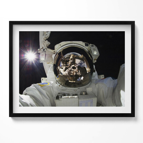 Tablou living cu rama Astronautul în spațiul NASA