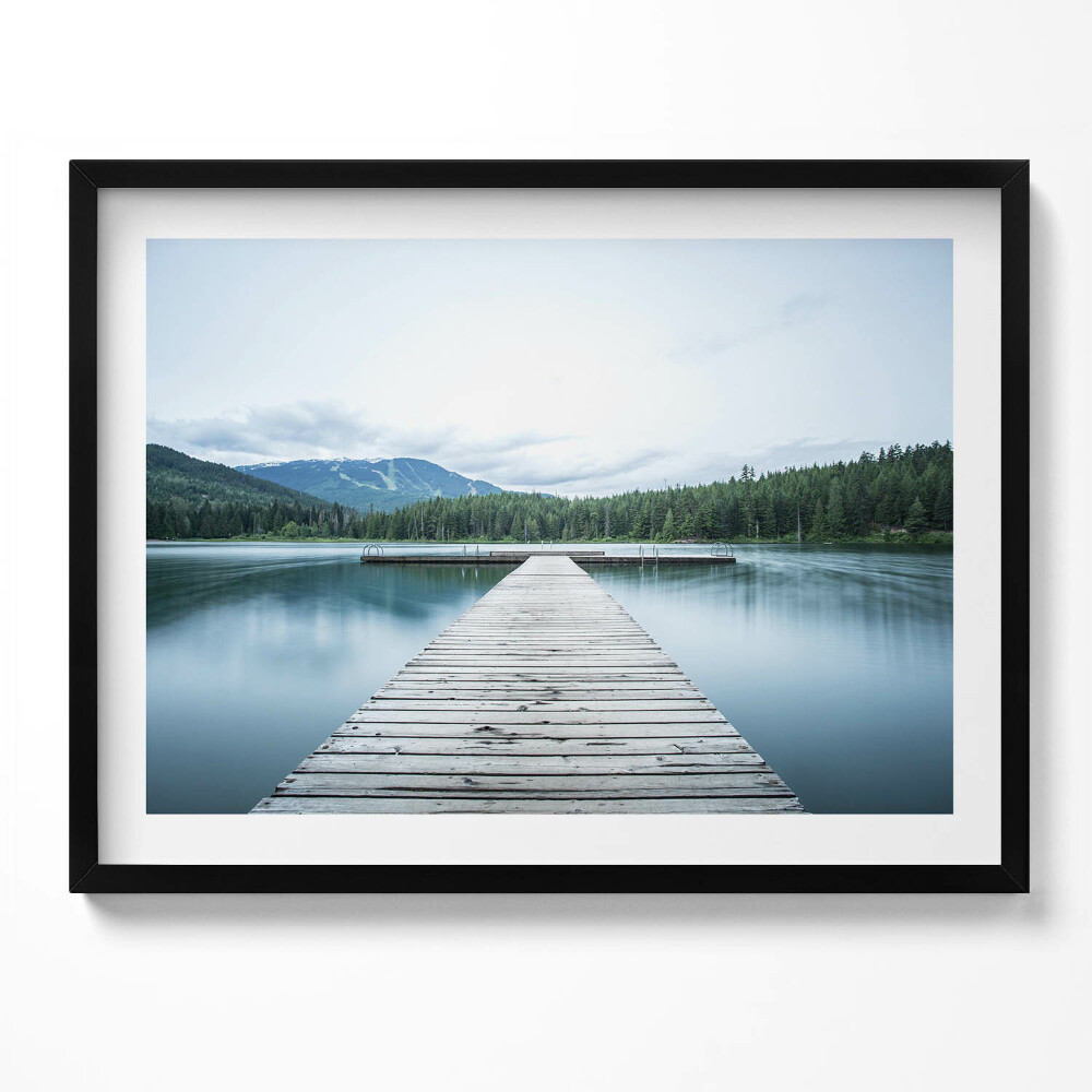 Tablou rama Debarcader de lemn pe un lac din munți