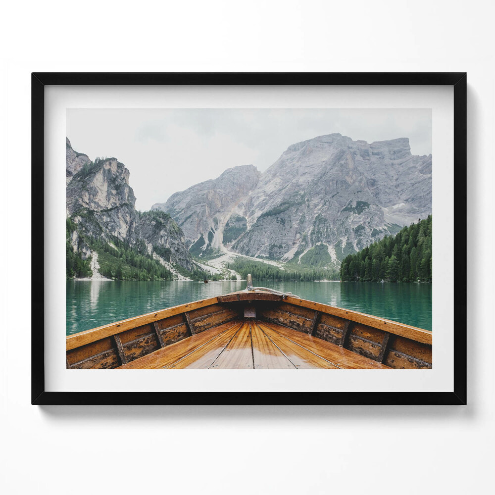 Tablou rama Vedere de pe o barcă pe un lac de munte