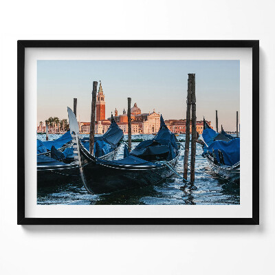 Tablou living cu rama Gondole venețiene pe apă, Italia