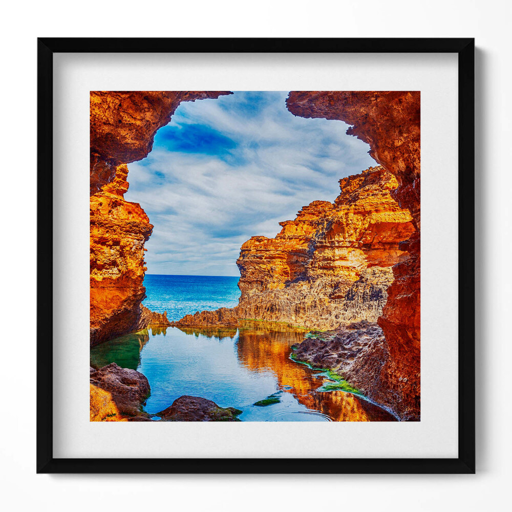 Tablou living cu rama unic Vedere de sub stânci spre mare