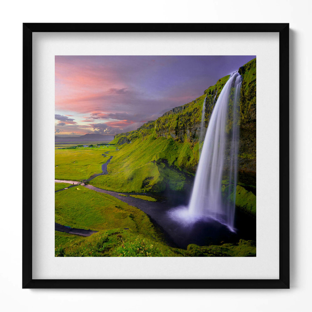 Tablou living cu rama unic Peisaj cu câmpuri și cascade