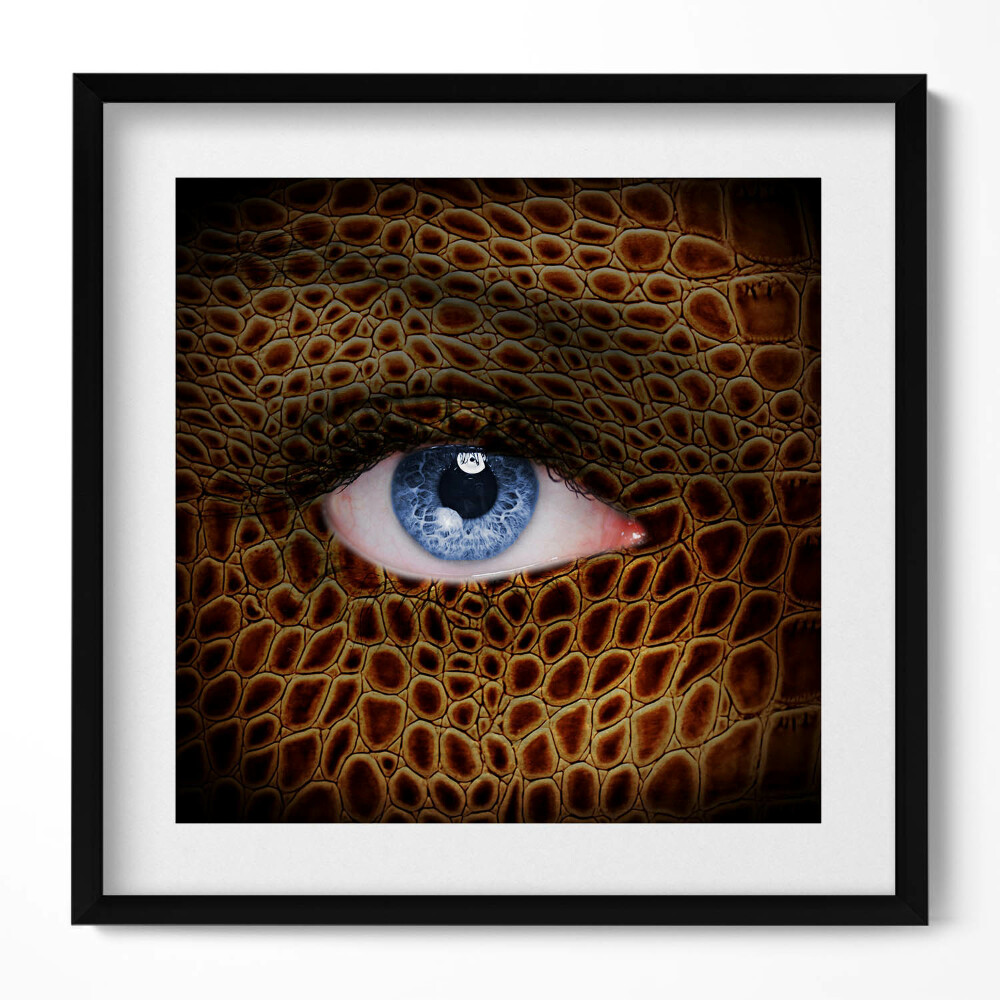 Tablou rama unic Model feminin cu ochi de pisică și leopard