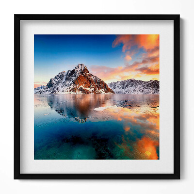 Tablou living cu rama unic Peisaj frumos cu apă și munți seara